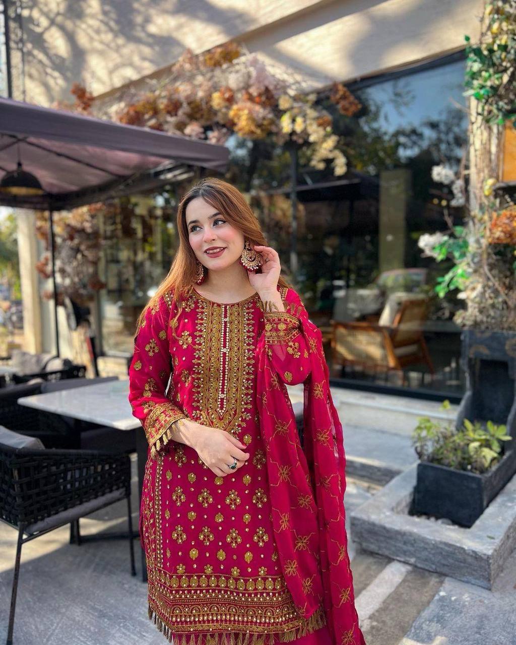 पार्टी वियर लुक डिज़ाइनर टॉप और बॉटम दुपट्टे के साथ