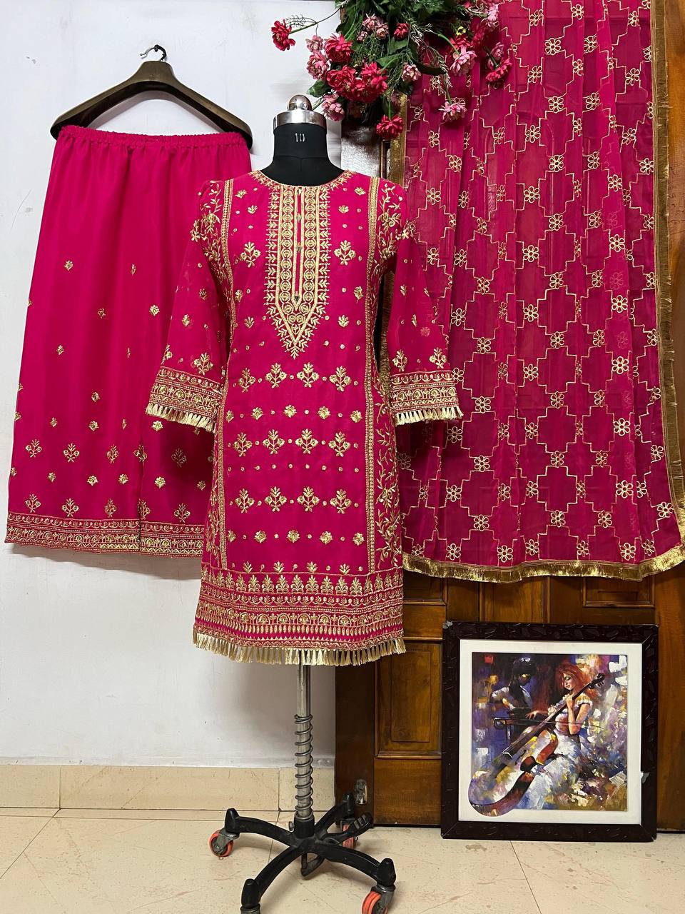 पार्टी वियर लुक डिज़ाइनर टॉप और बॉटम दुपट्टे के साथ