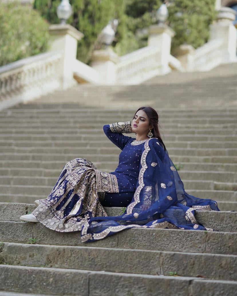 पार्टी वियर लुक डिज़ाइनर टॉप और बॉटम दुपट्टे के साथ