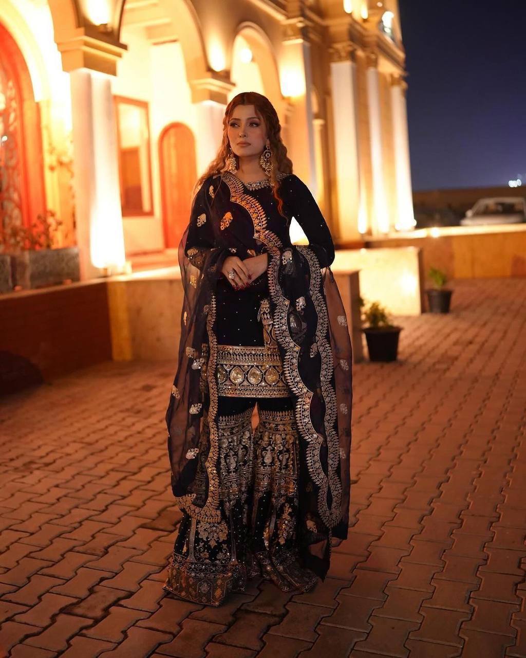 पार्टी वियर लुक डिज़ाइनर टॉप और बॉटम दुपट्टे के साथ