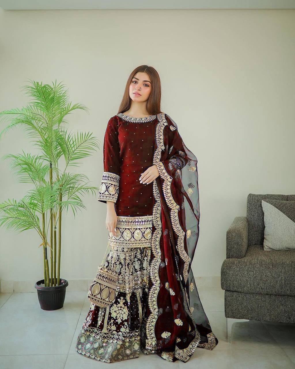 पार्टी वियर लुक डिज़ाइनर टॉप और बॉटम दुपट्टे के साथ