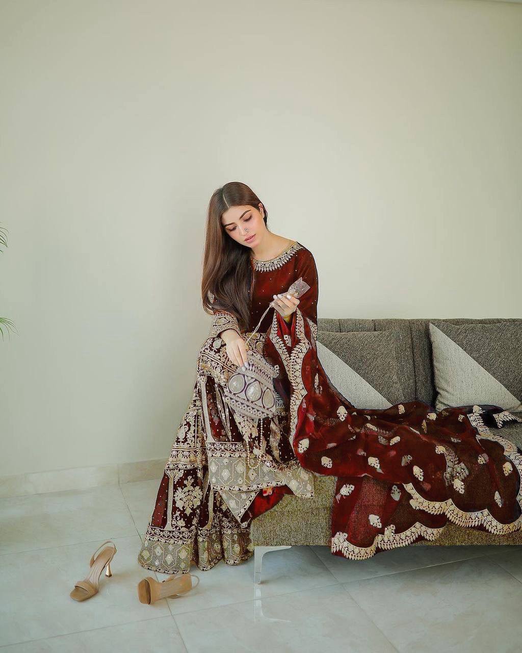 पार्टी वियर लुक डिज़ाइनर टॉप और बॉटम दुपट्टे के साथ