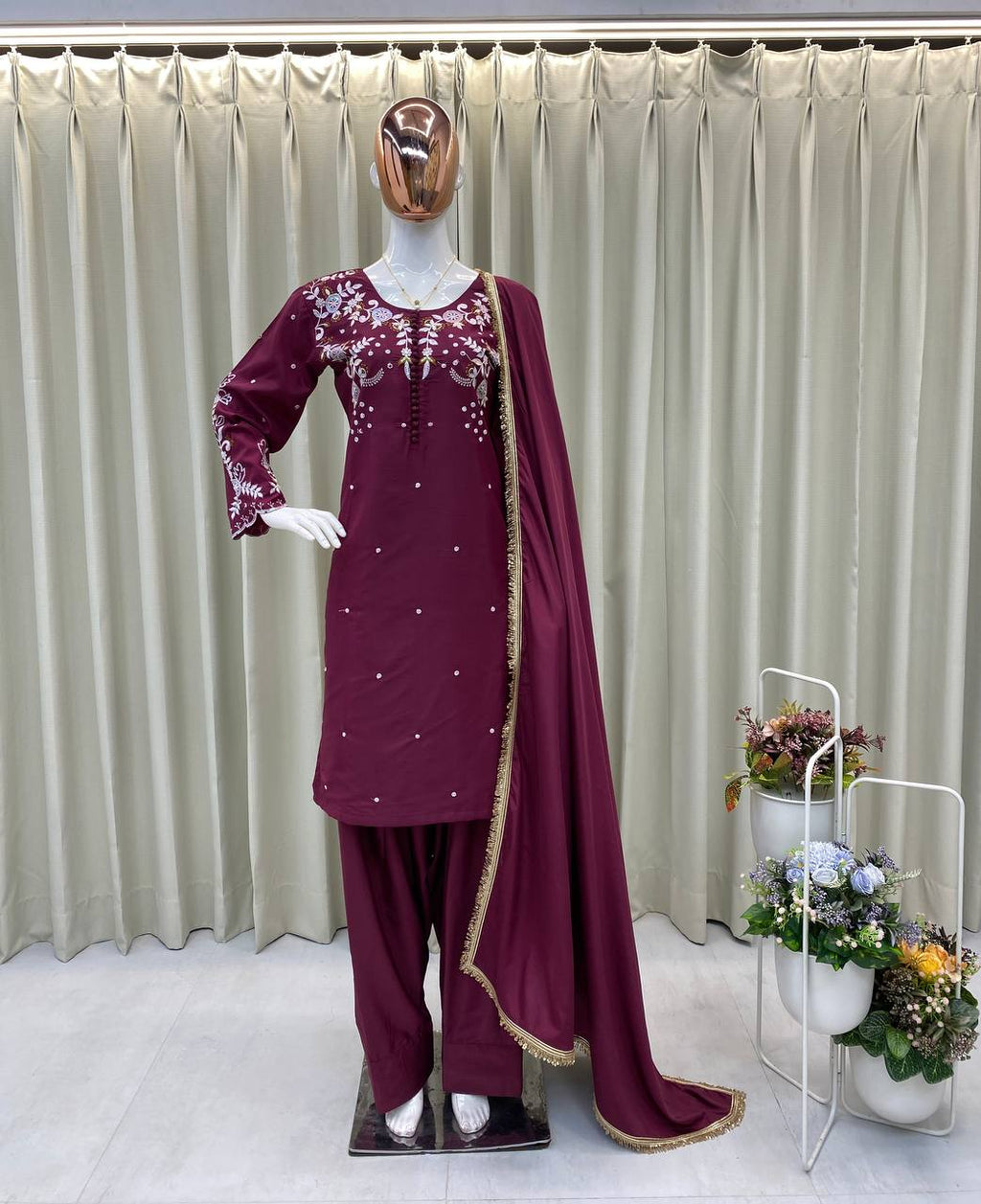 पार्टी वियर लुक खूबसूरत टॉप-बॉटम और दुपट्टा