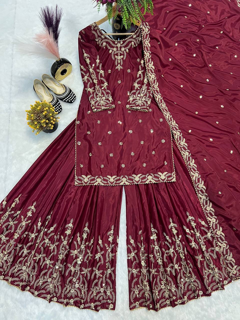 पार्टी वियर टॉप-बॉटम और दुपट्टा मोती वर्क कढ़ाई वर्क के साथ