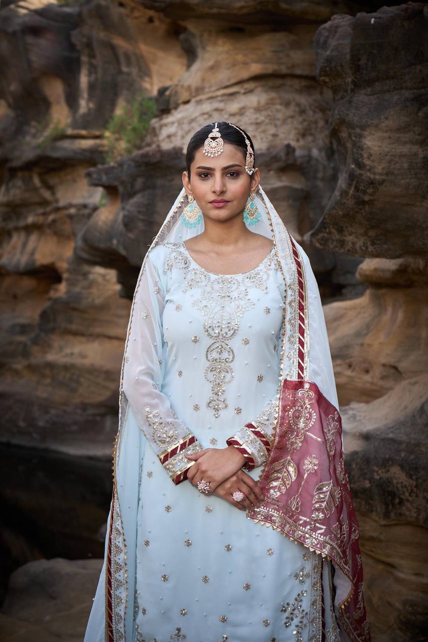 पार्टी वियर लुक डिज़ाइनर टॉप और बॉटम दुपट्टे के साथ