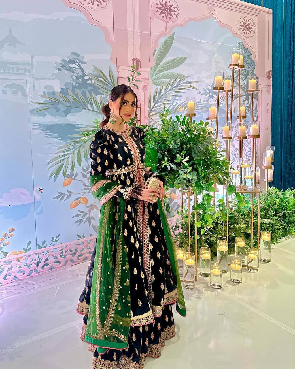 पार्टी वियर लुक डिज़ाइनर गाउन और दुपट्टा