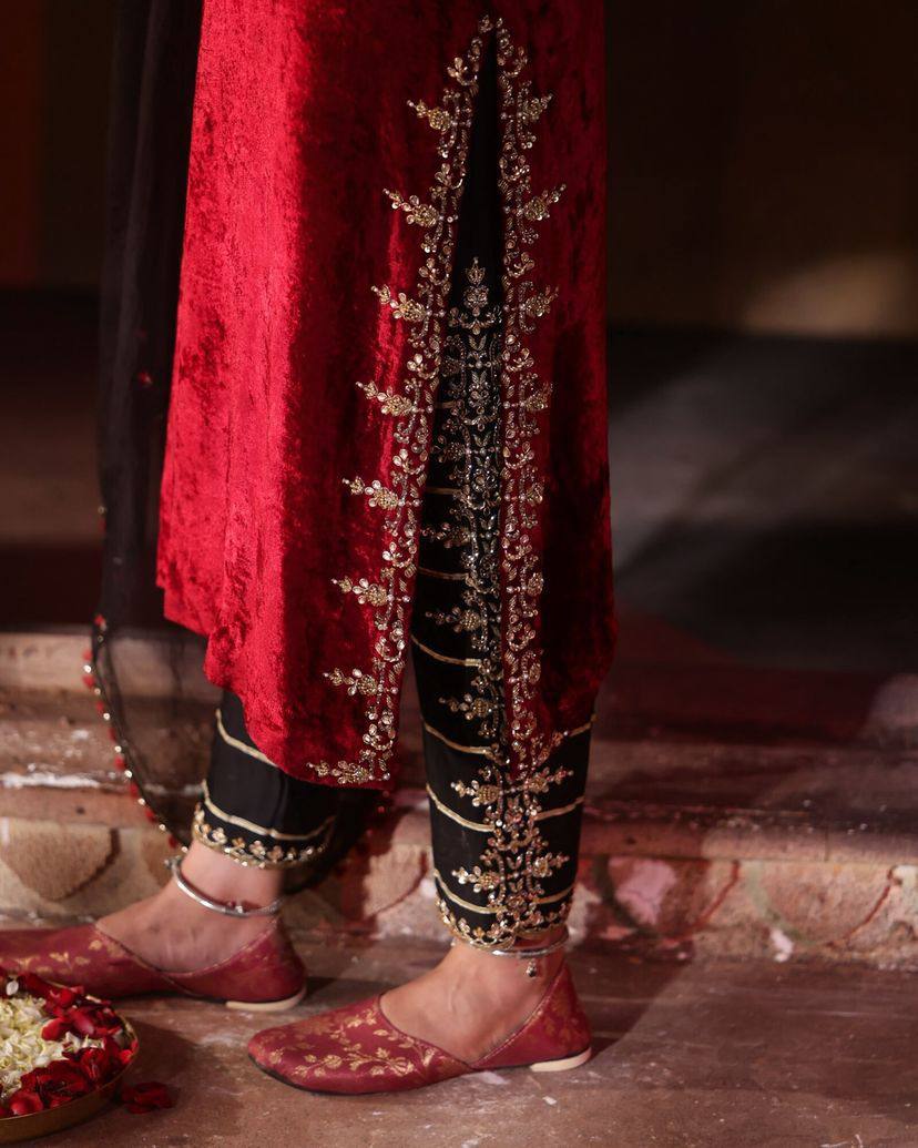 पार्टी वियर लुक डिज़ाइनर टॉप और बॉटम दुपट्टे के साथ