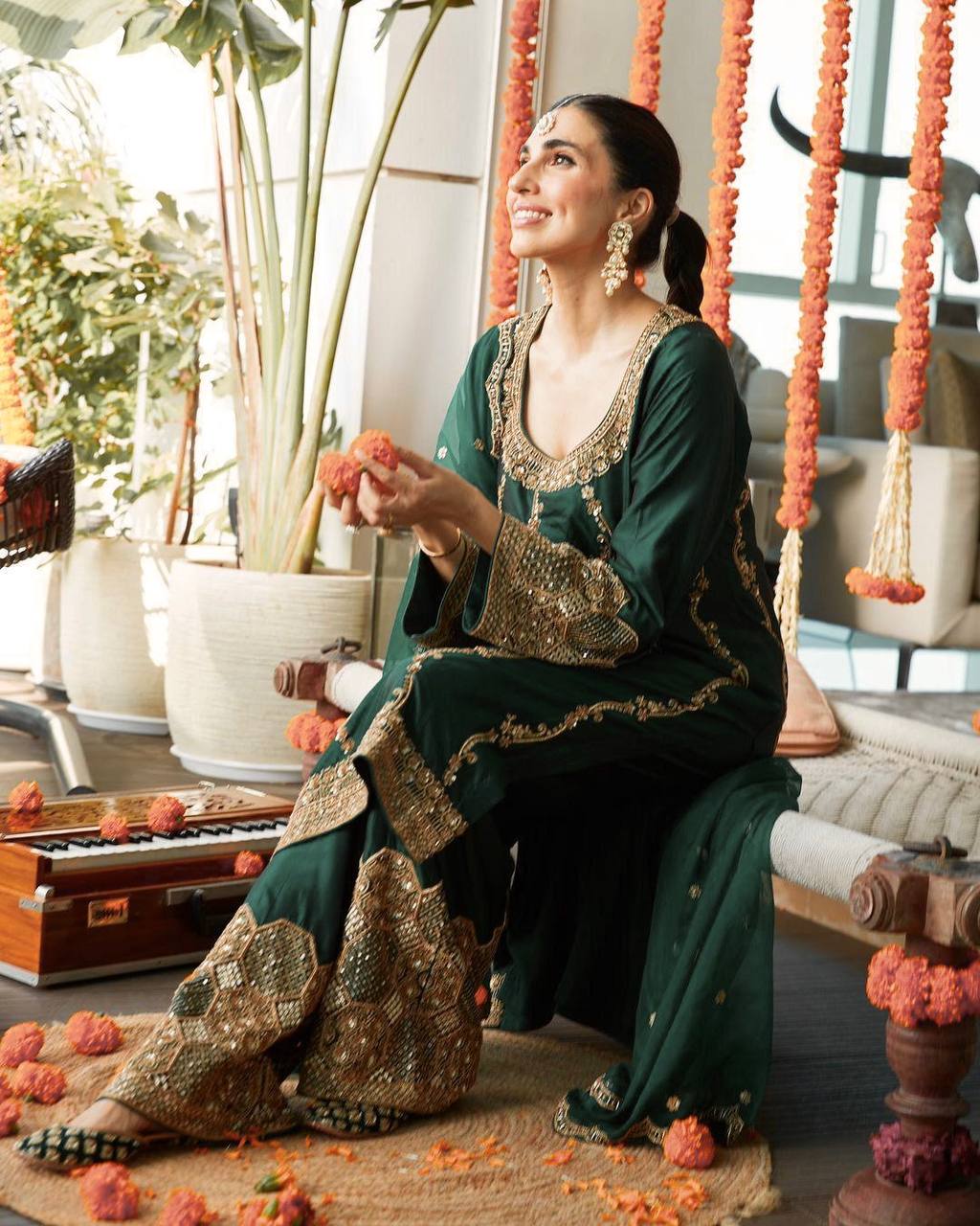 पार्टी वियर लुक डिज़ाइनर टॉप और बॉटम दुपट्टे के साथ