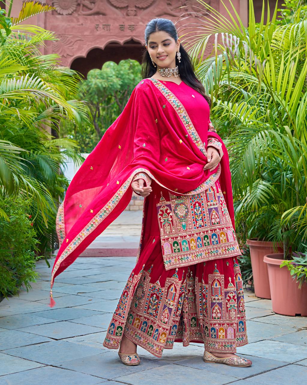 कढ़ाई कोडिंग डोरी-सीक्वेंस वर्क के साथ फैंसी टॉप-बॉटम और दुपट्टा