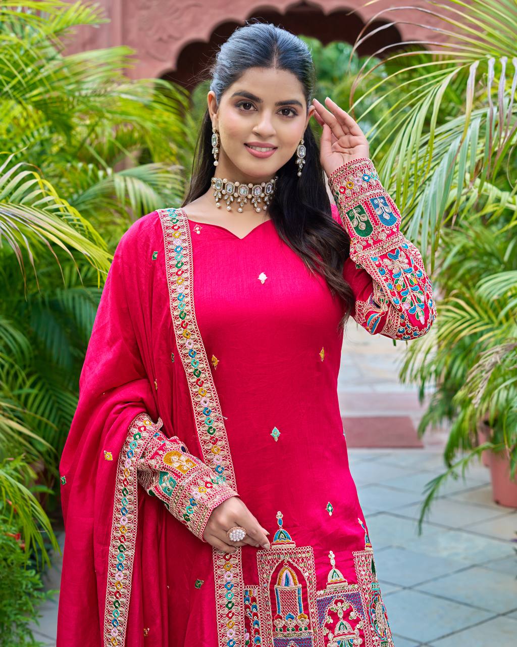 कढ़ाई कोडिंग डोरी-सीक्वेंस वर्क के साथ फैंसी टॉप-बॉटम और दुपट्टा