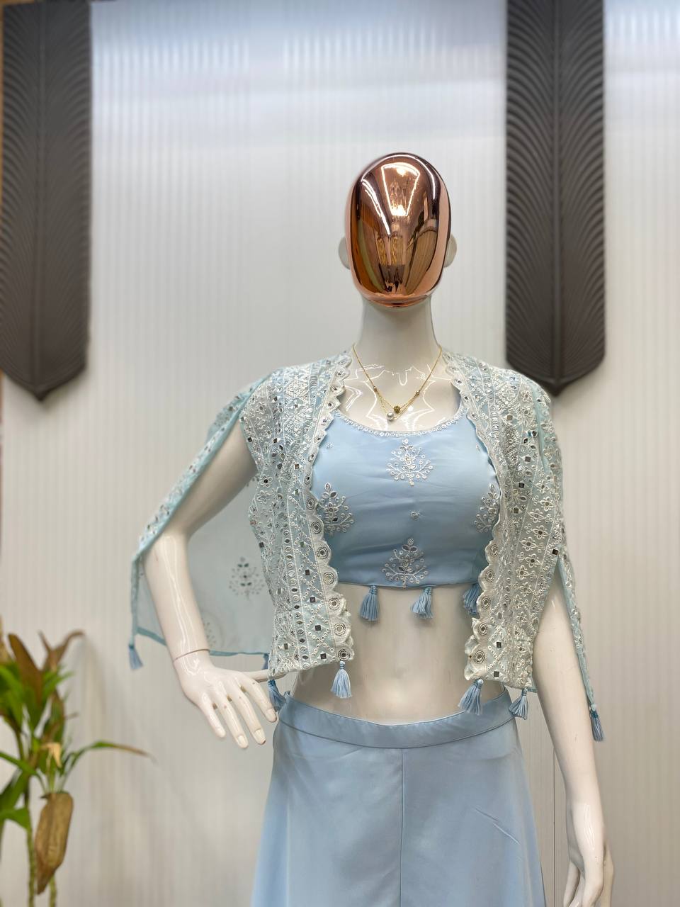 ट्रेंडिंग पार्टी वियर थ्री पीस ब्लाउज़, प्लाज़ो और श्रग