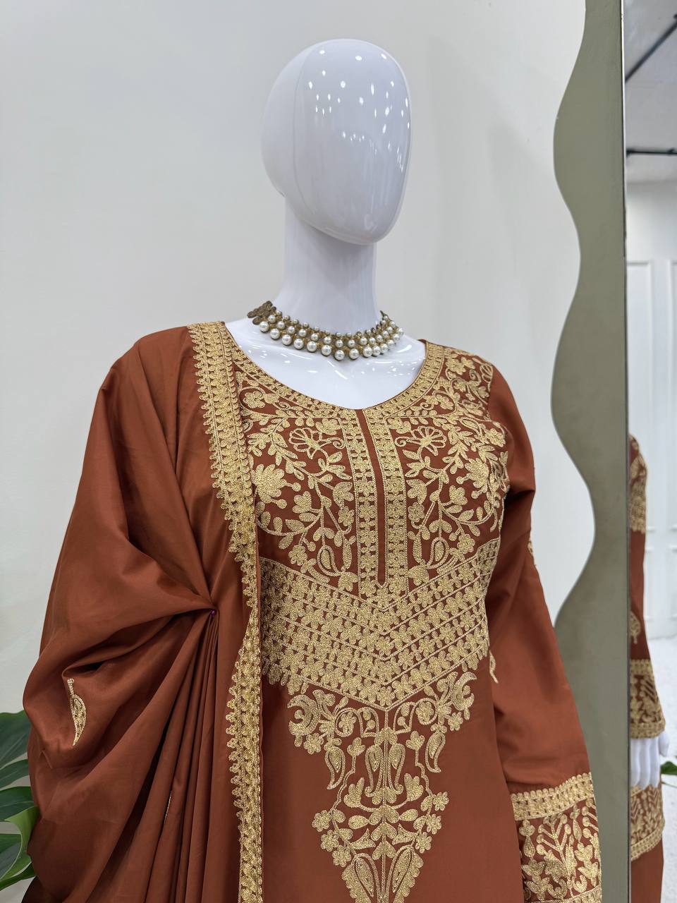 डिज़ाइनर पार्टी वियर लुक टॉप और बॉटम दुपट्टे के साथ