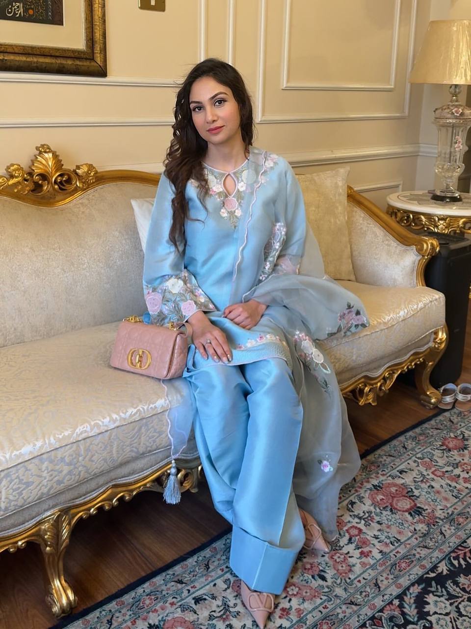 पार्टी वियर लुक: दुपट्टे के साथ टॉप और बॉटम में खूबसूरत दिखें