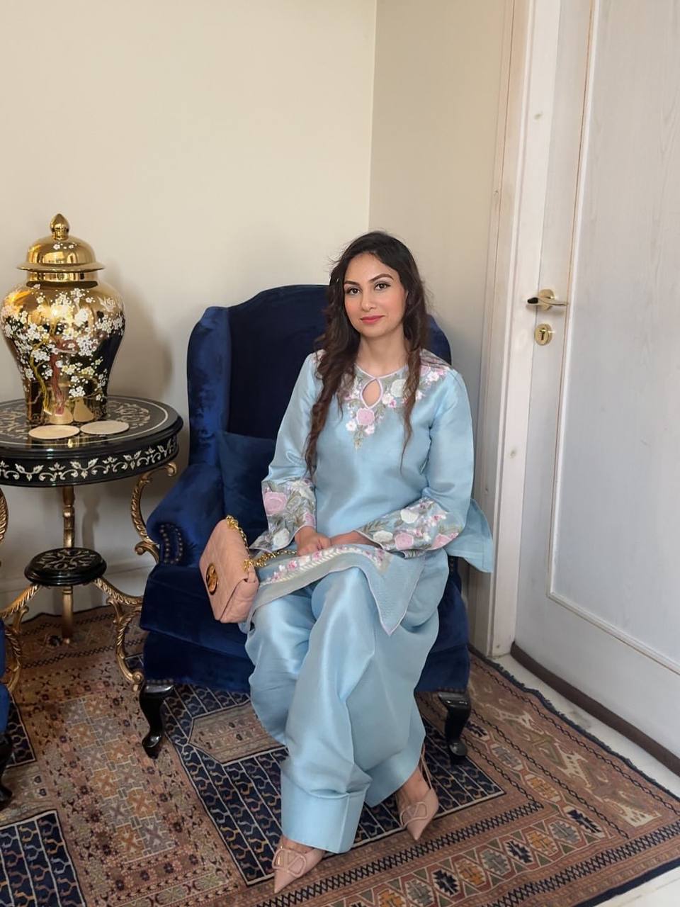 पार्टी वियर लुक: दुपट्टे के साथ टॉप और बॉटम में खूबसूरत दिखें