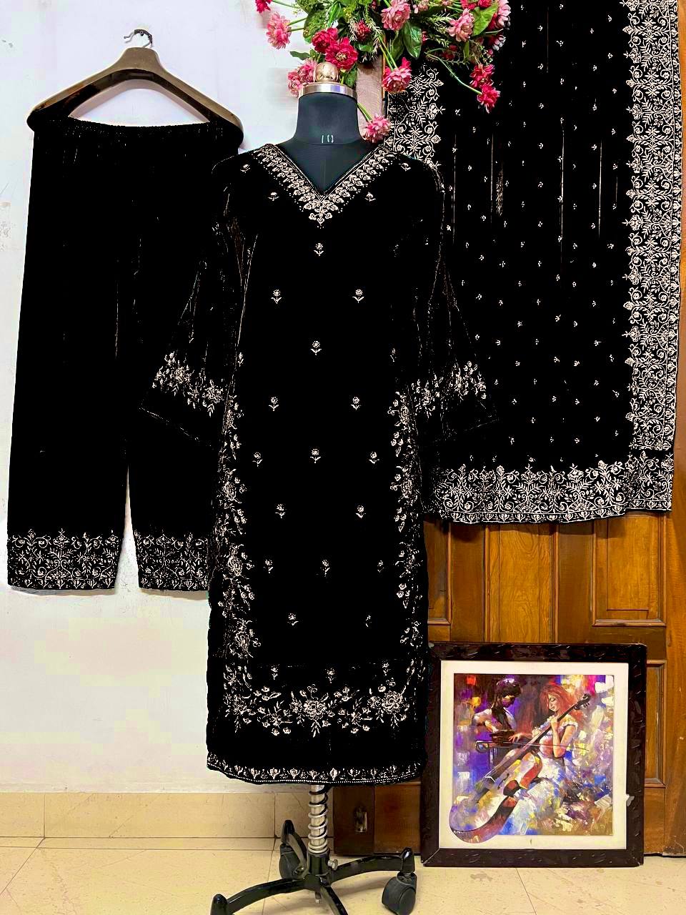 पार्टी वियर लुक: दुपट्टे के साथ टॉप और बॉटम में खूबसूरत दिखें