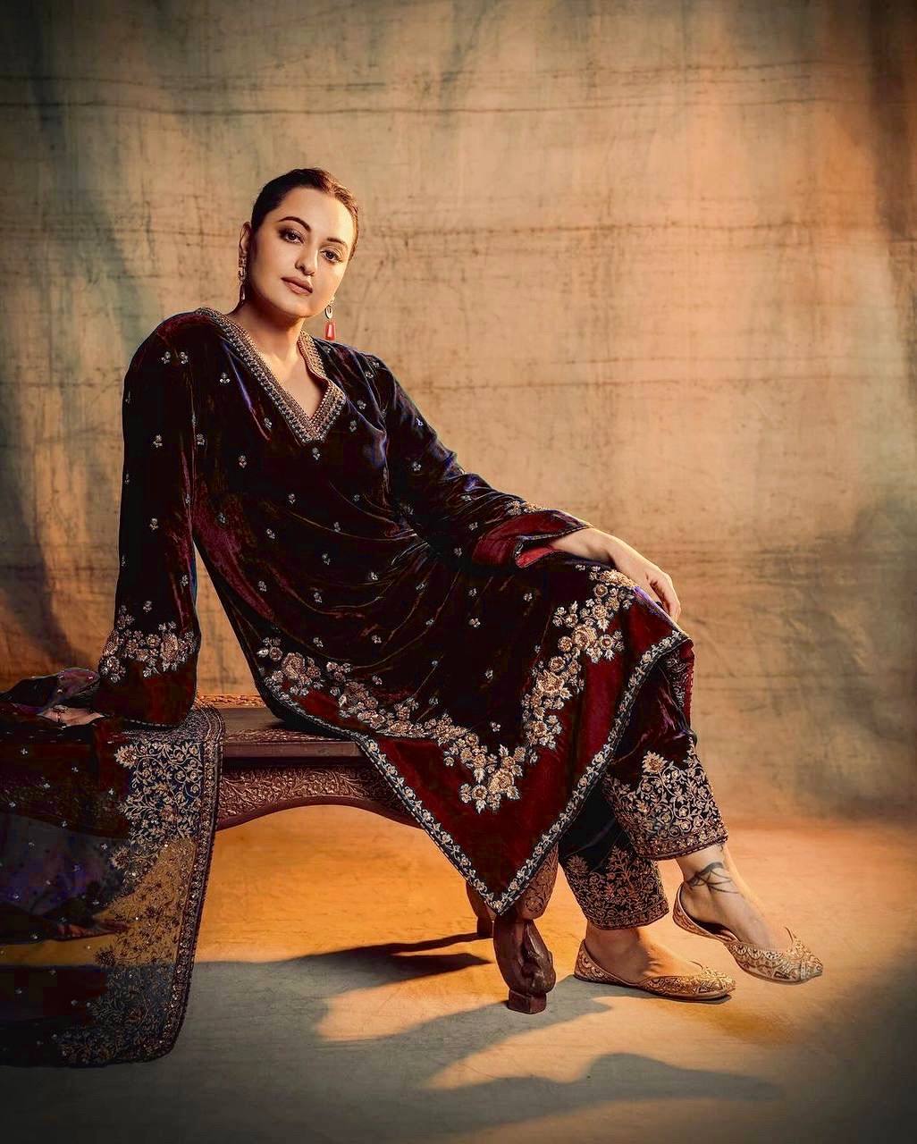 पार्टी वियर लुक: दुपट्टे के साथ टॉप और बॉटम में खूबसूरत दिखें