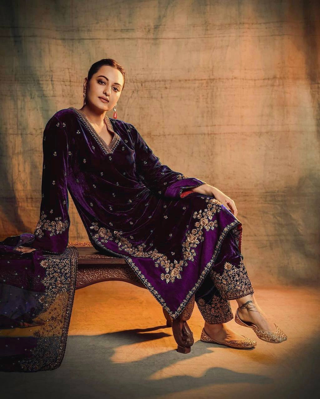 पार्टी वियर लुक: दुपट्टे के साथ टॉप और बॉटम में खूबसूरत दिखें