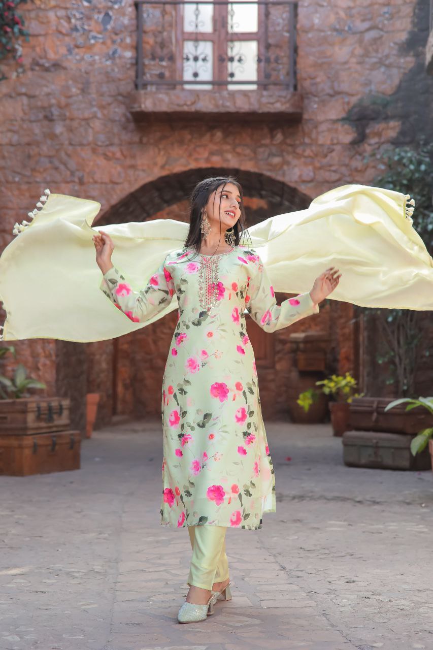 पार्टी वियर लुक: दुपट्टे के साथ टॉप और बॉटम में खूबसूरत दिखें