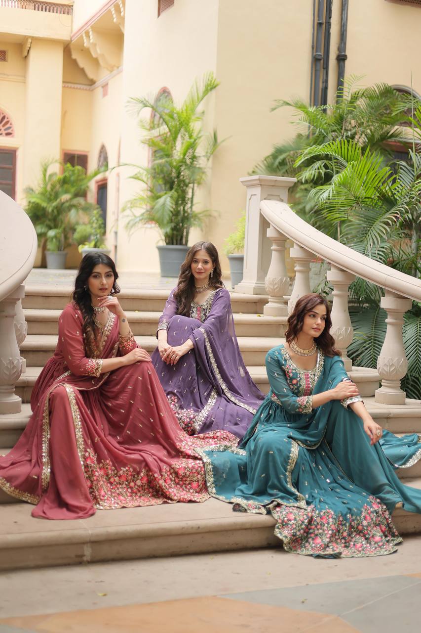 डिज़ाइनर टॉप-बॉटम और सेक्विन कढ़ाई वाला दुपट्टा