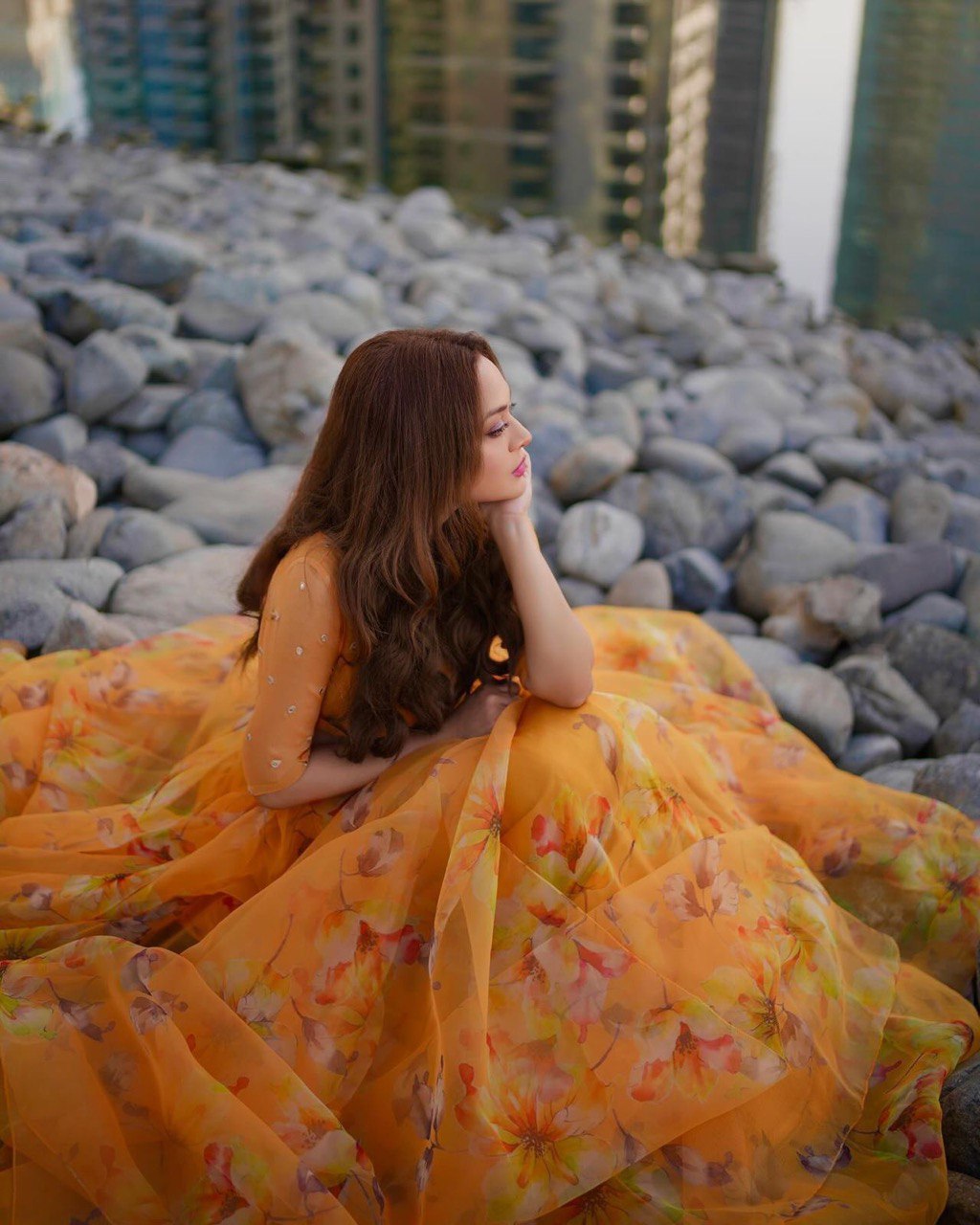 पार्टी वियर खूबसूरत लहंगा चोली असली मिरर वर्क के साथ