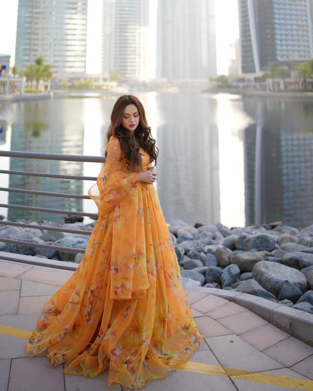 पार्टी वियर खूबसूरत लहंगा चोली असली मिरर वर्क के साथ