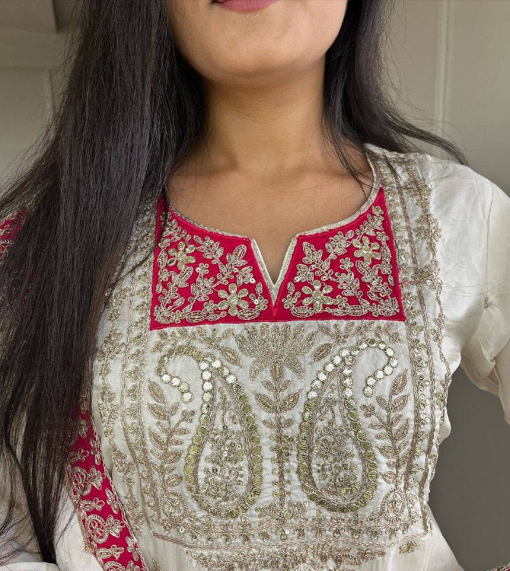 कढ़ाई अनुक्रम कार्य के साथ डिजाइनर टॉप-बॉटम और दुपट्टा