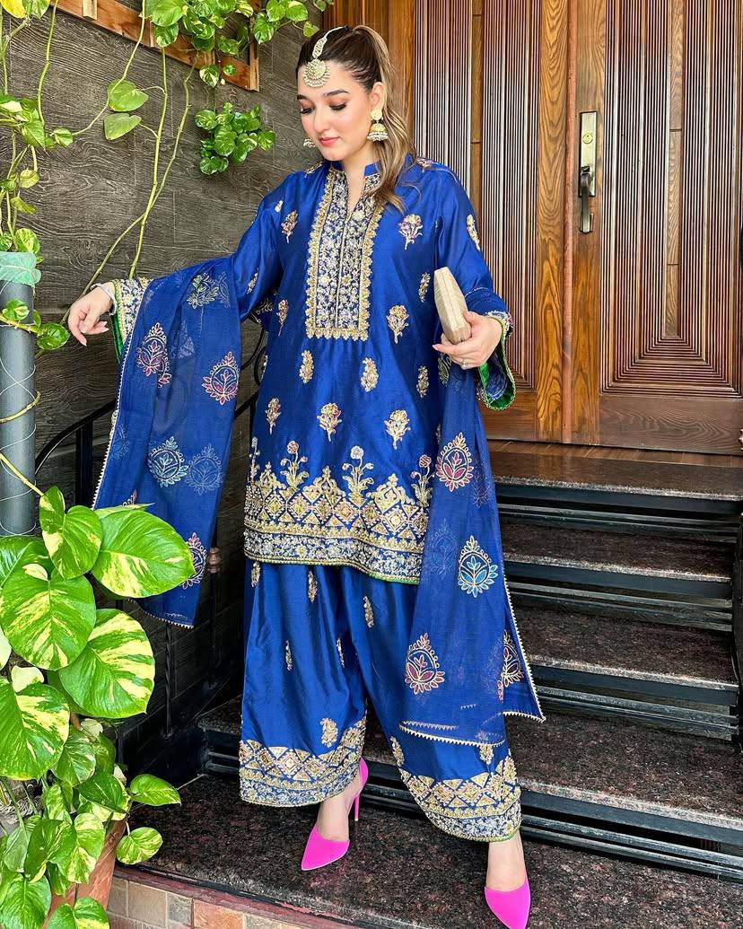 पार्टी वियर लुक: दुपट्टे के साथ टॉप और बॉटम में खूबसूरत दिखें