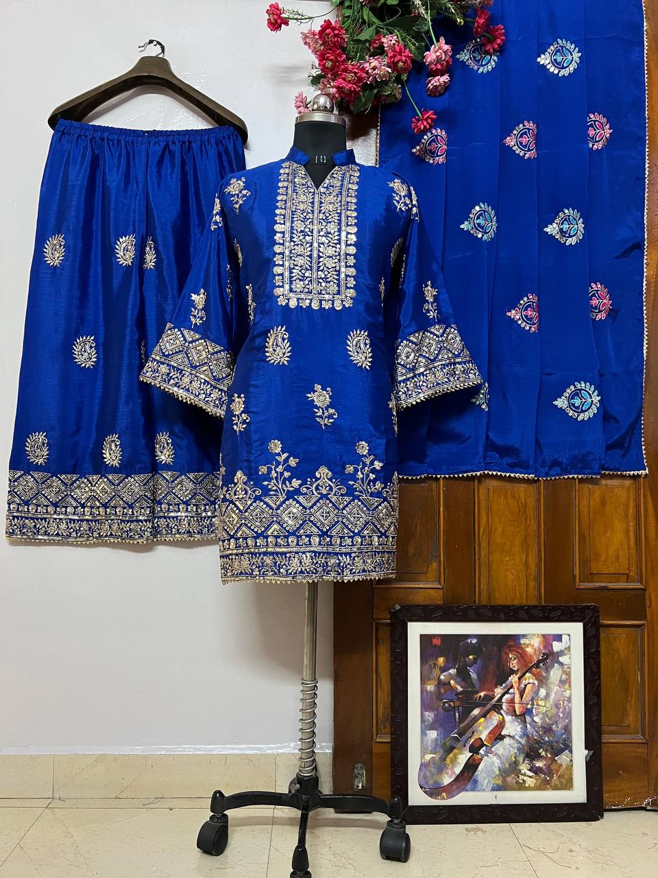 पार्टी वियर लुक: दुपट्टे के साथ टॉप और बॉटम में खूबसूरत दिखें