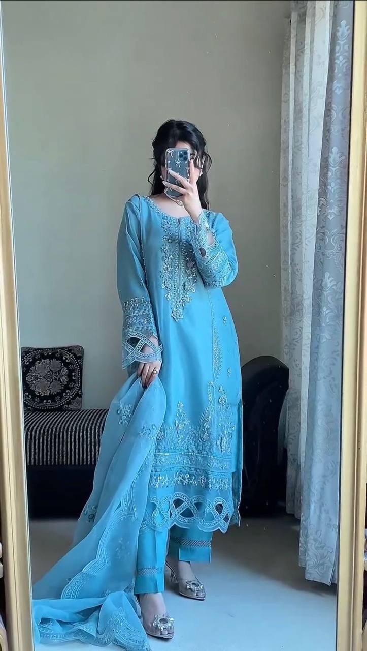 पार्टी वियर लुक: दुपट्टे के साथ टॉप और बॉटम में खूबसूरत दिखें