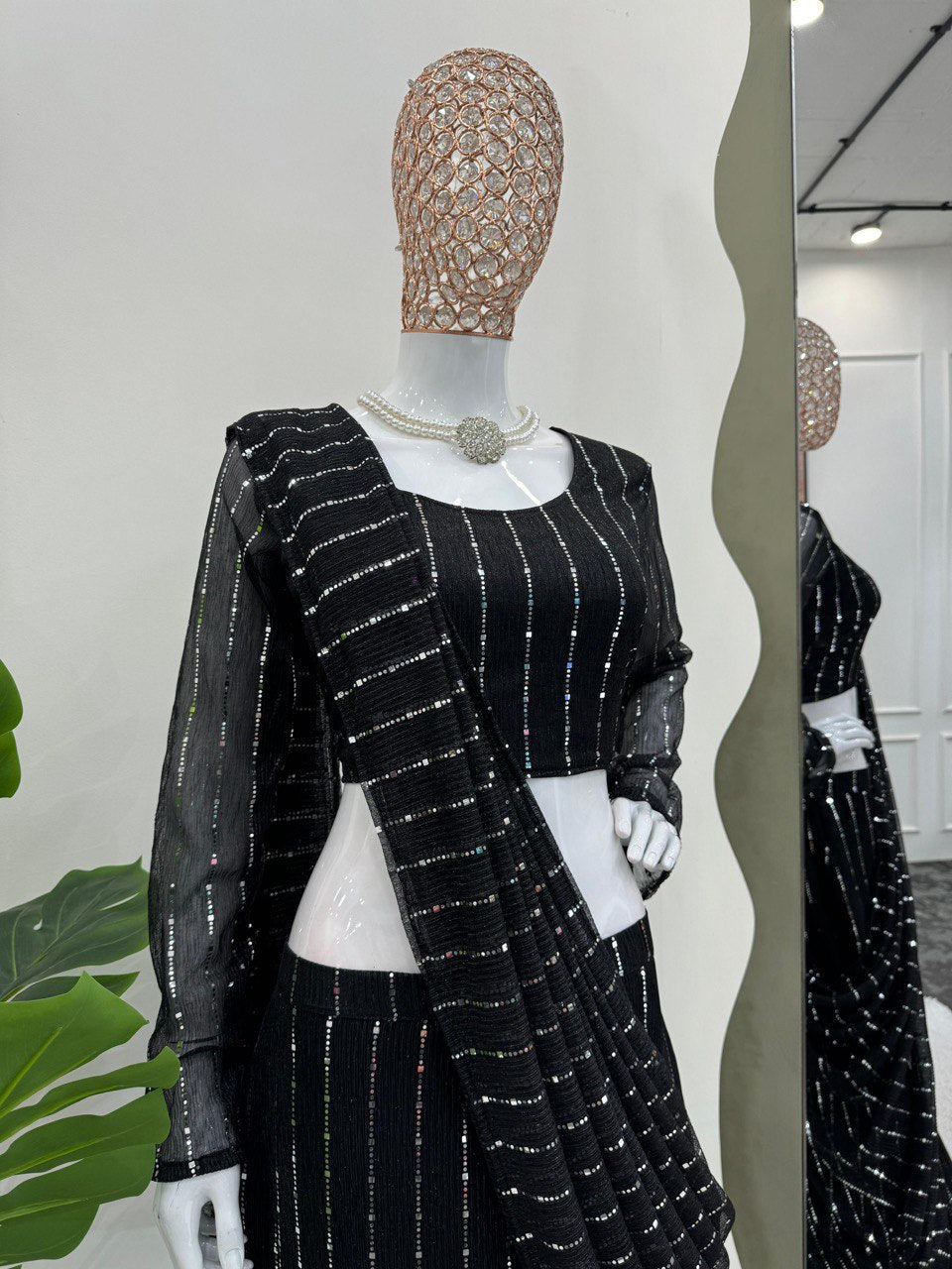 डिज़ाइनर पार्टी वियर लुक रेडी टू वियर लहंगा साड़ी