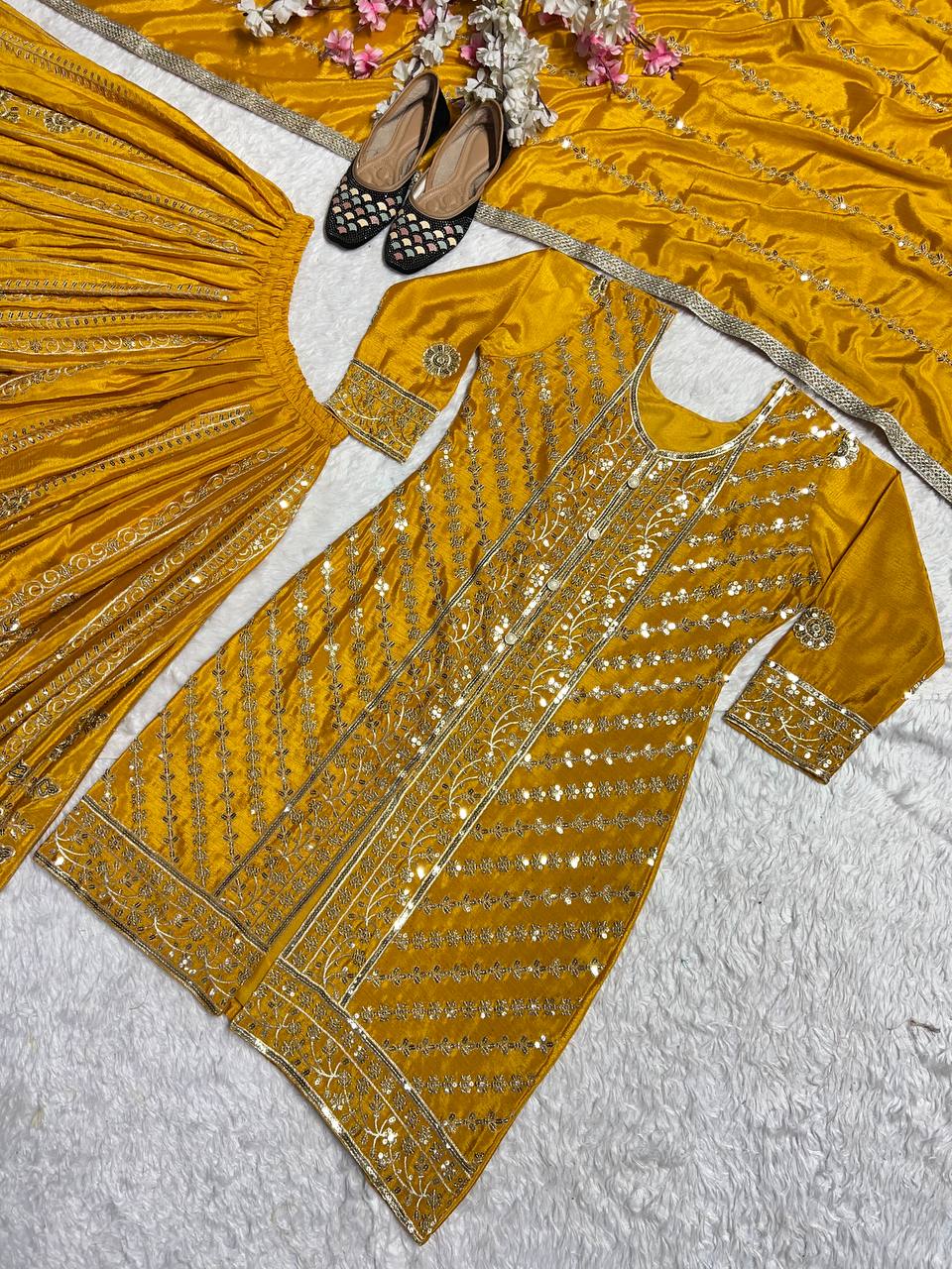 डिज़ाइनर पार्टी वियर टॉप-प्लाज़ो और दुपट्टा भारी कढ़ाई के काम के साथ