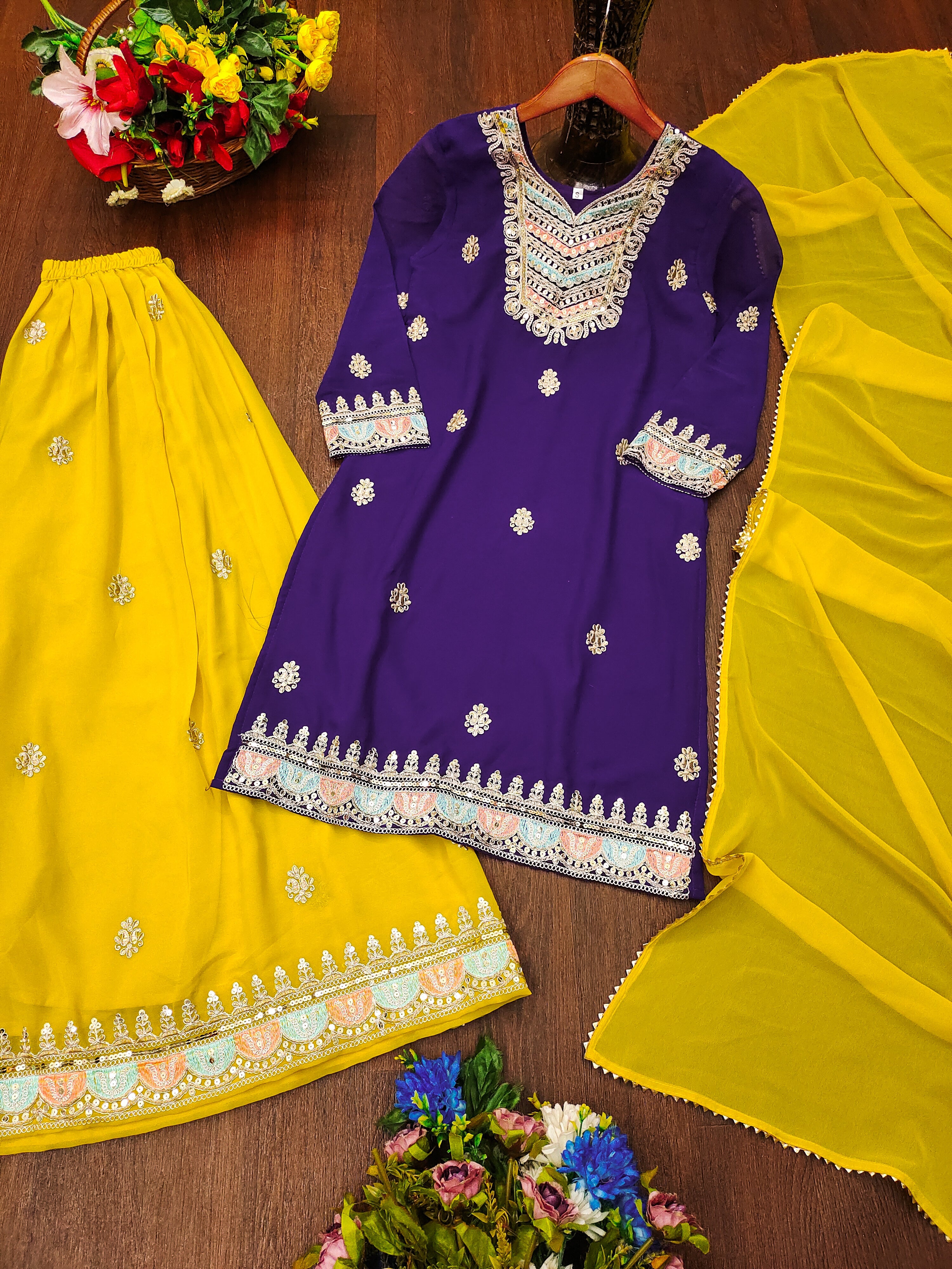 कोडिंग सीक्वेंस कढ़ाई वर्क के साथ पार्टी वियर शरारा सूट