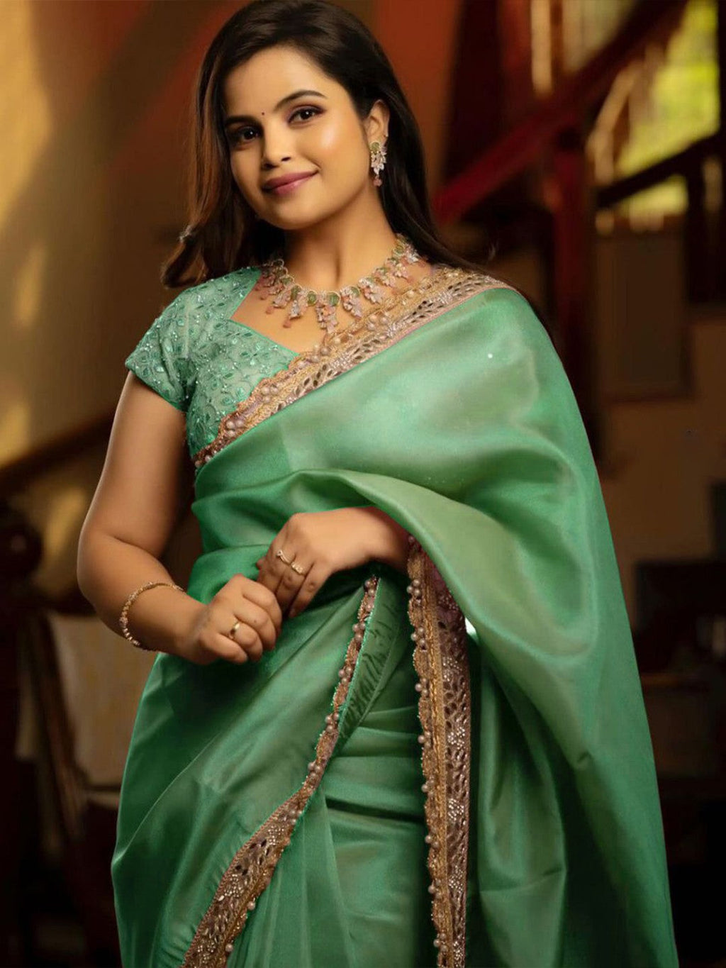 असली मिरर वर्क वाली डिज़ाइनर पार्टी वियर साड़ी