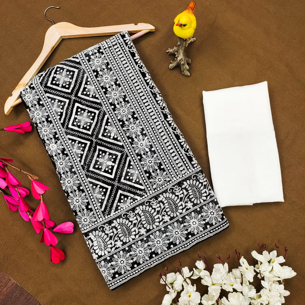 लखनवी धागे की कढ़ाई वाली डिज़ाइनर साड़ी