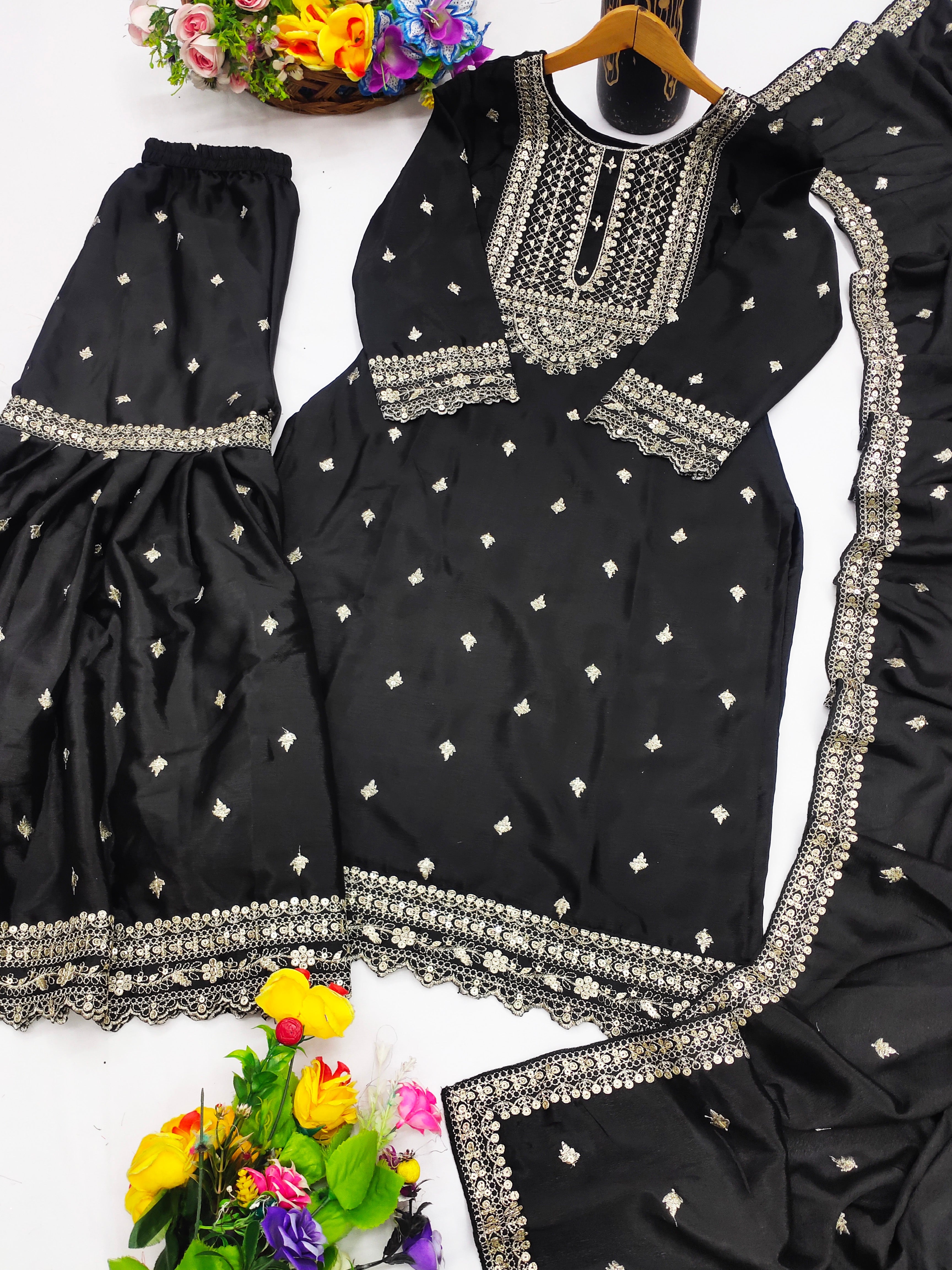 डिजाइनर सूट शरारा और दुपट्टा अनुक्रम कढ़ाई काम के साथ