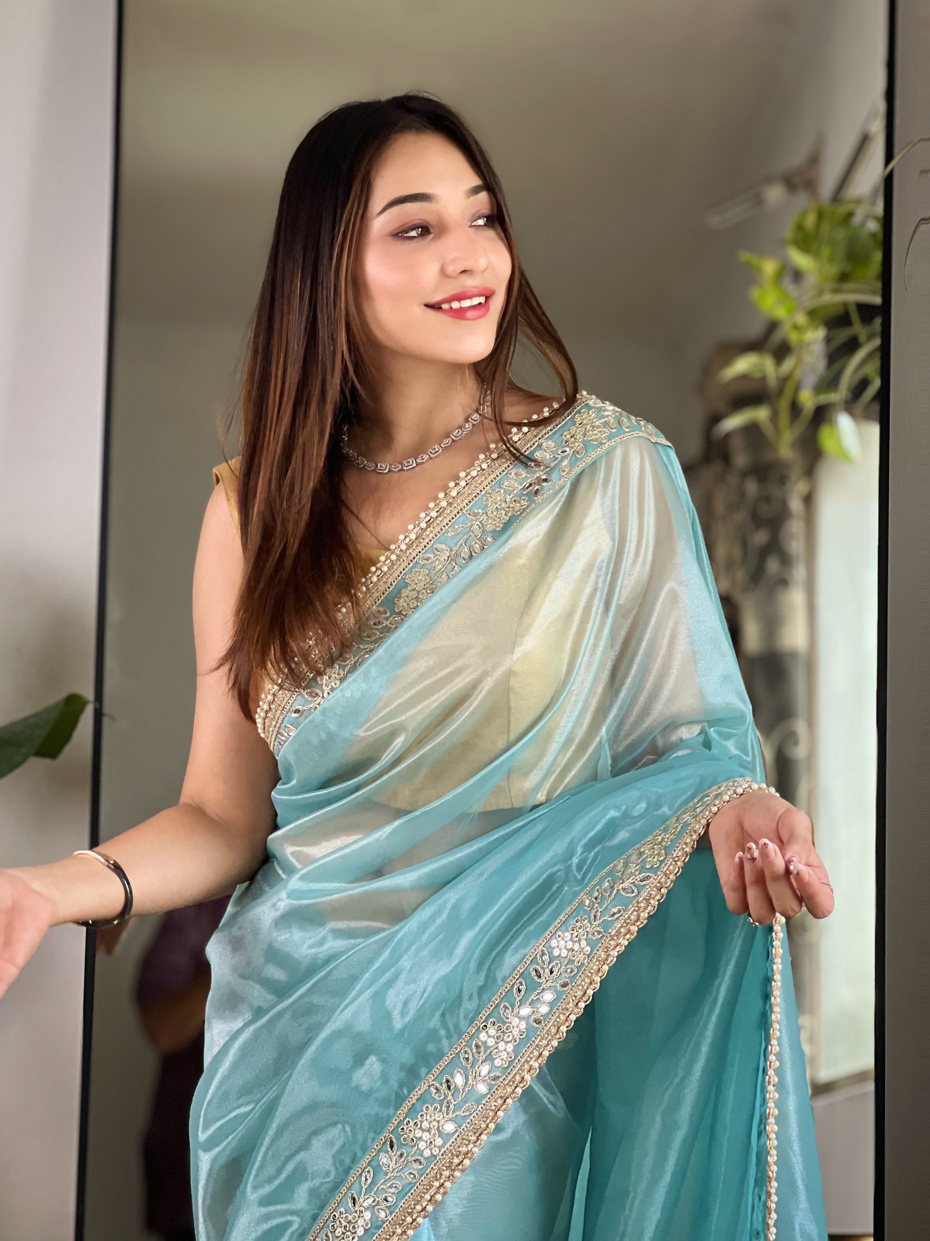 असली मिरर वर्क वाली डिज़ाइनर पार्टी वियर साड़ी