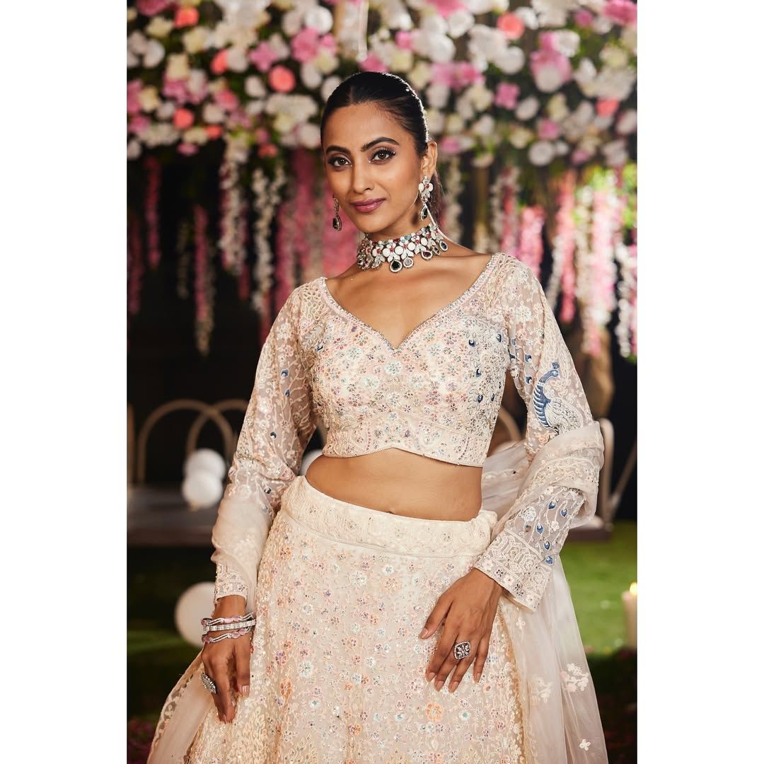 Beautiful Most Trending Lehenga Choli With Thread Embroidery