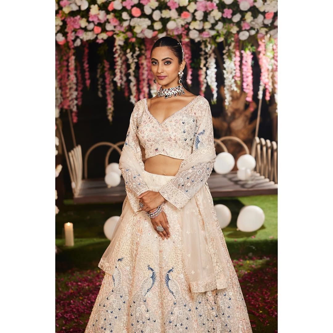 Beautiful Most Trending Lehenga Choli With Thread Embroidery