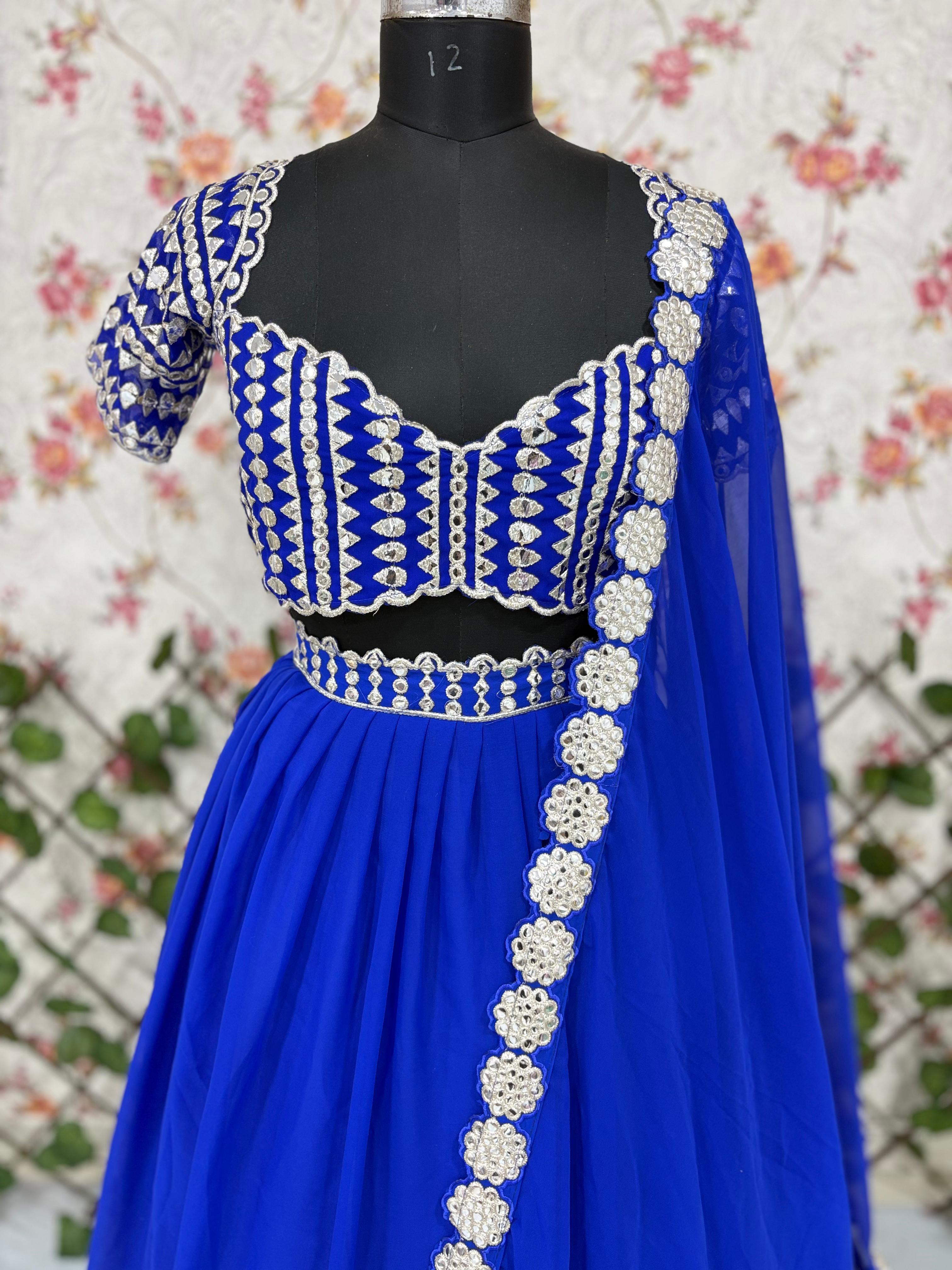 डिज़ाइनर पार्टी वियर लुक लहंगा चोली फ़ॉइल मिरर वर्क के साथ