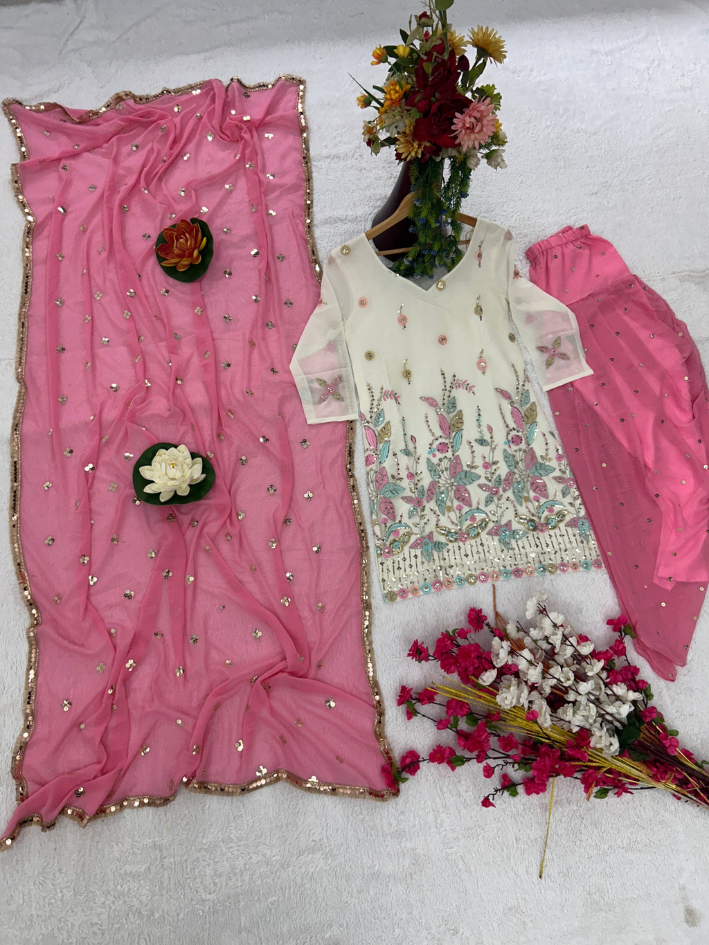 पार्टी वियर डिज़ाइनर टॉप-बॉटम और खूबसूरत दुपट्टा