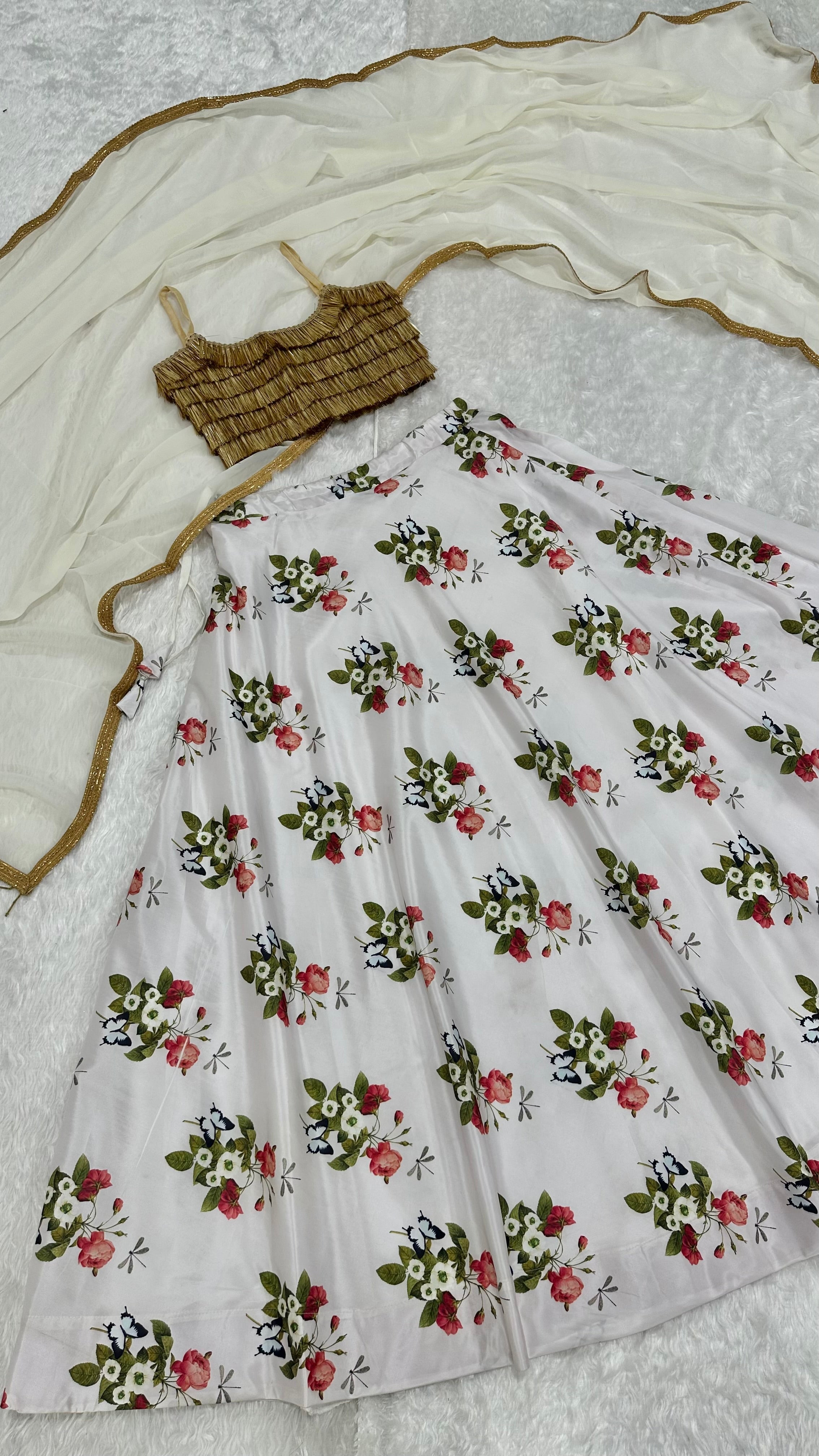 डिजिटल प्रिंट के साथ पार्टी वियर लहंगा चोली