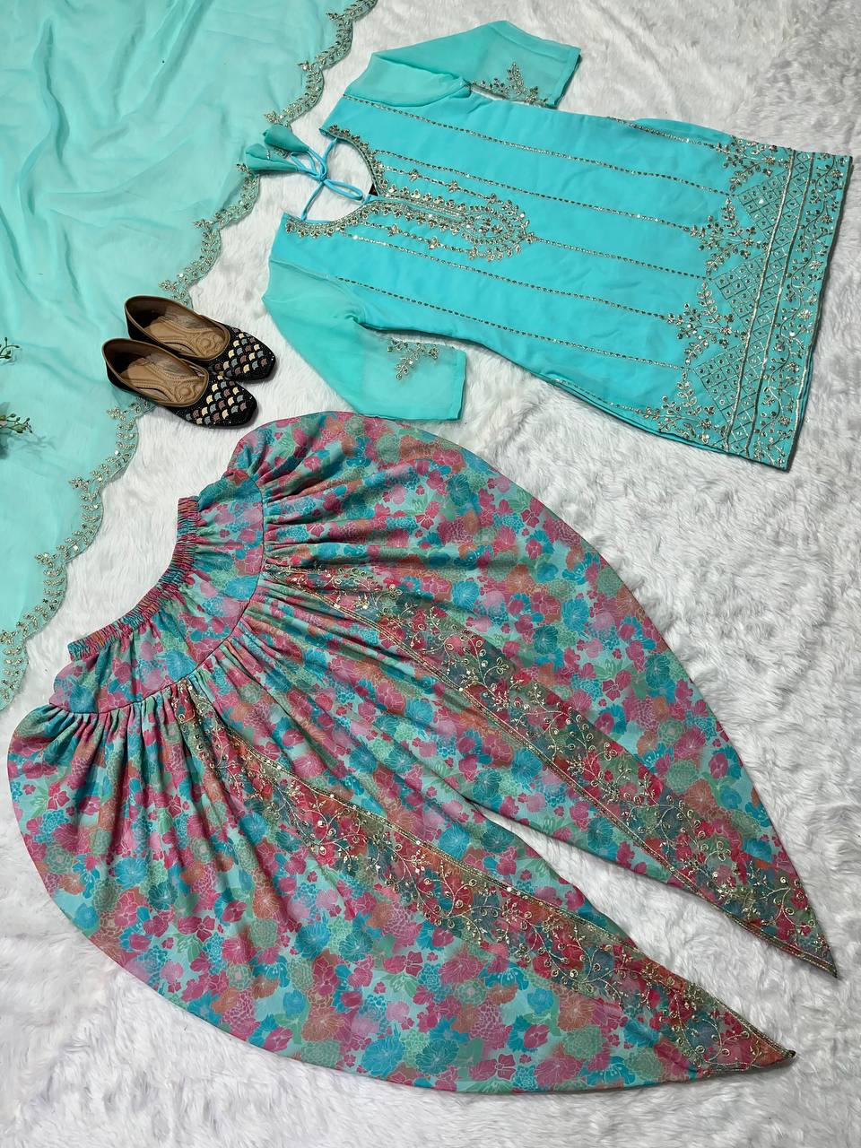 डिज़ाइनर पार्टी वियर लुक टॉप, धोती सलवार और दुपट्टा