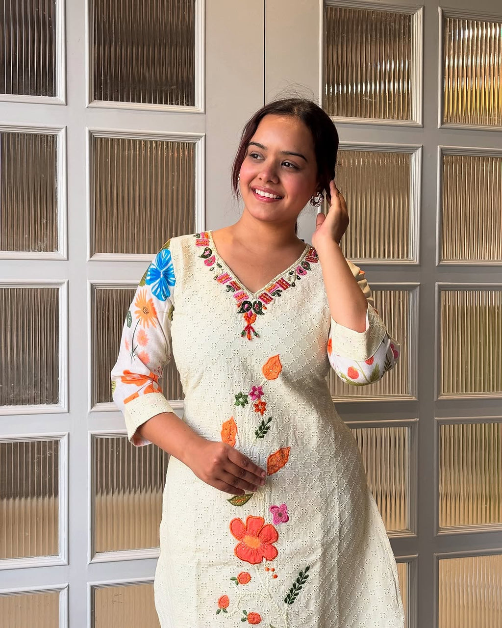 कढ़ाई के काम के साथ पार्टी वियर लुक खूबसूरत टॉप और बॉटम