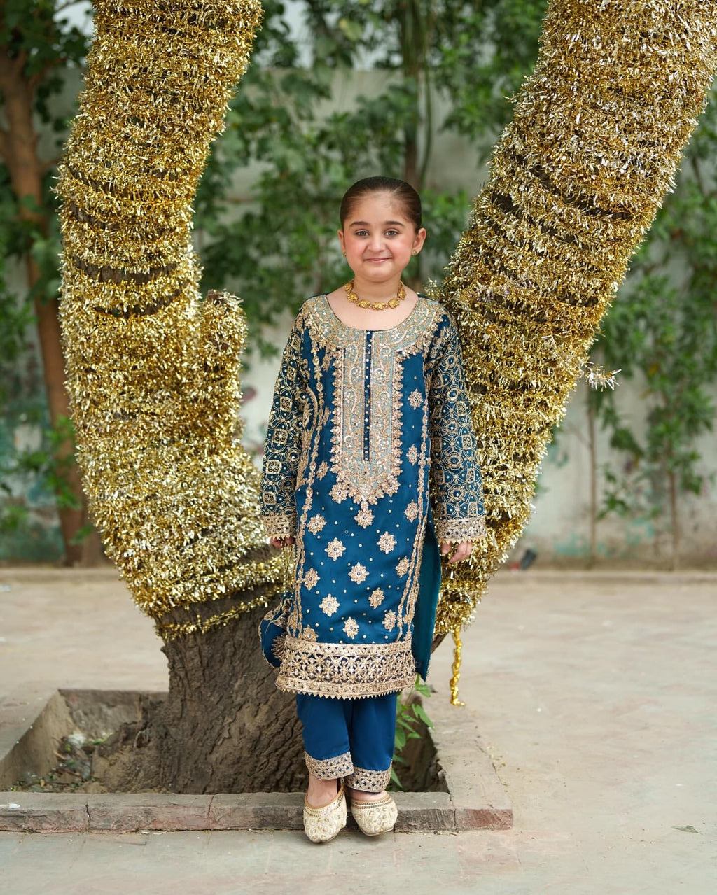 पार्टी वियर डिज़ाइनर माँ बेटी संयोजन डिज़ाइन