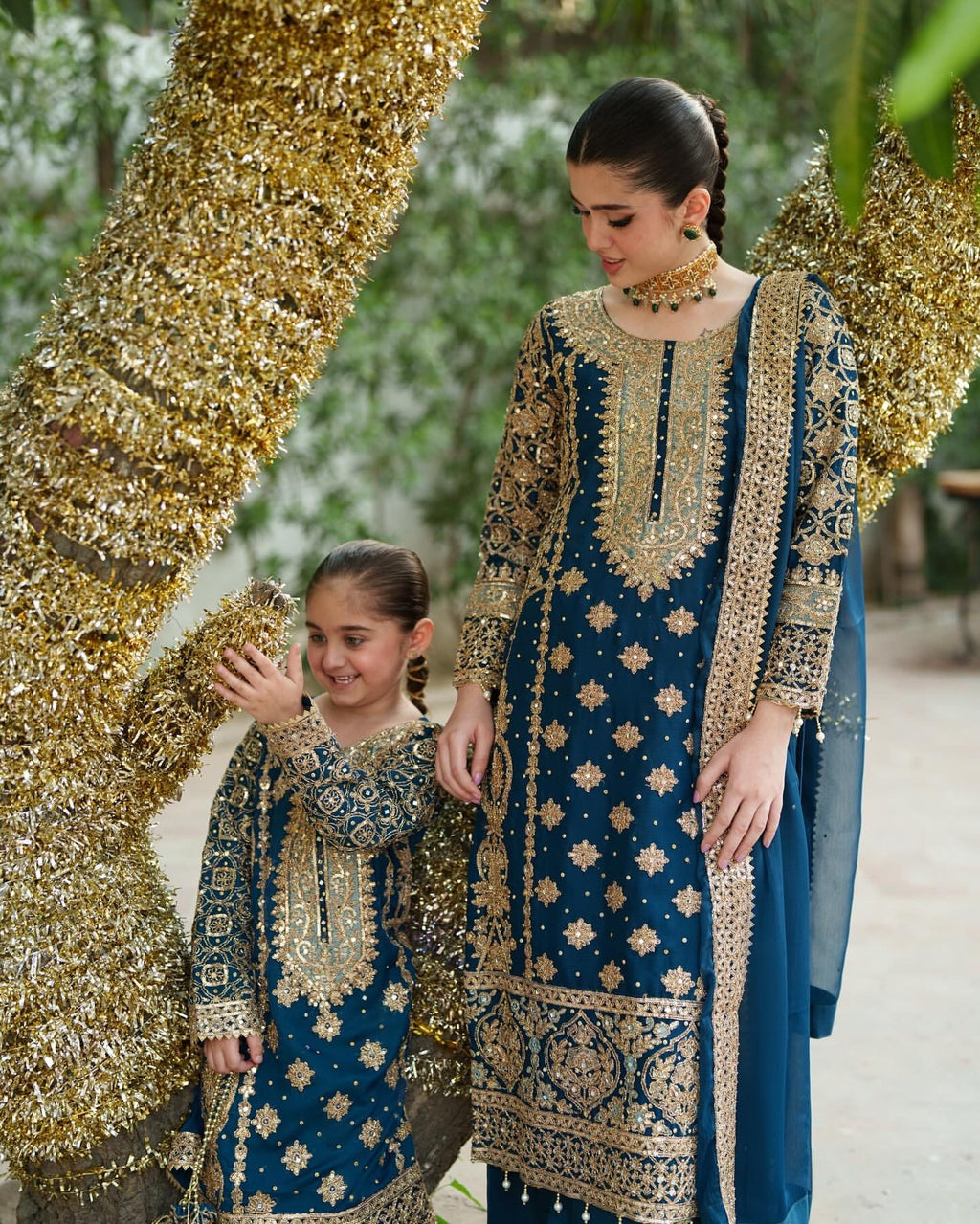 पार्टी वियर डिज़ाइनर माँ बेटी संयोजन डिज़ाइन