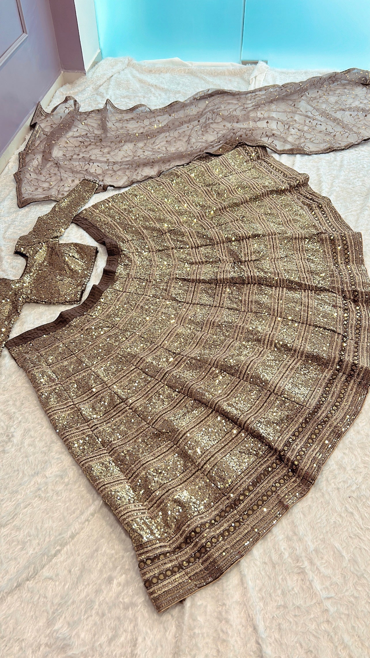 पार्टी वियर डिज़ाइनर लहंगा चोली सीक्वेंस वर्क के साथ