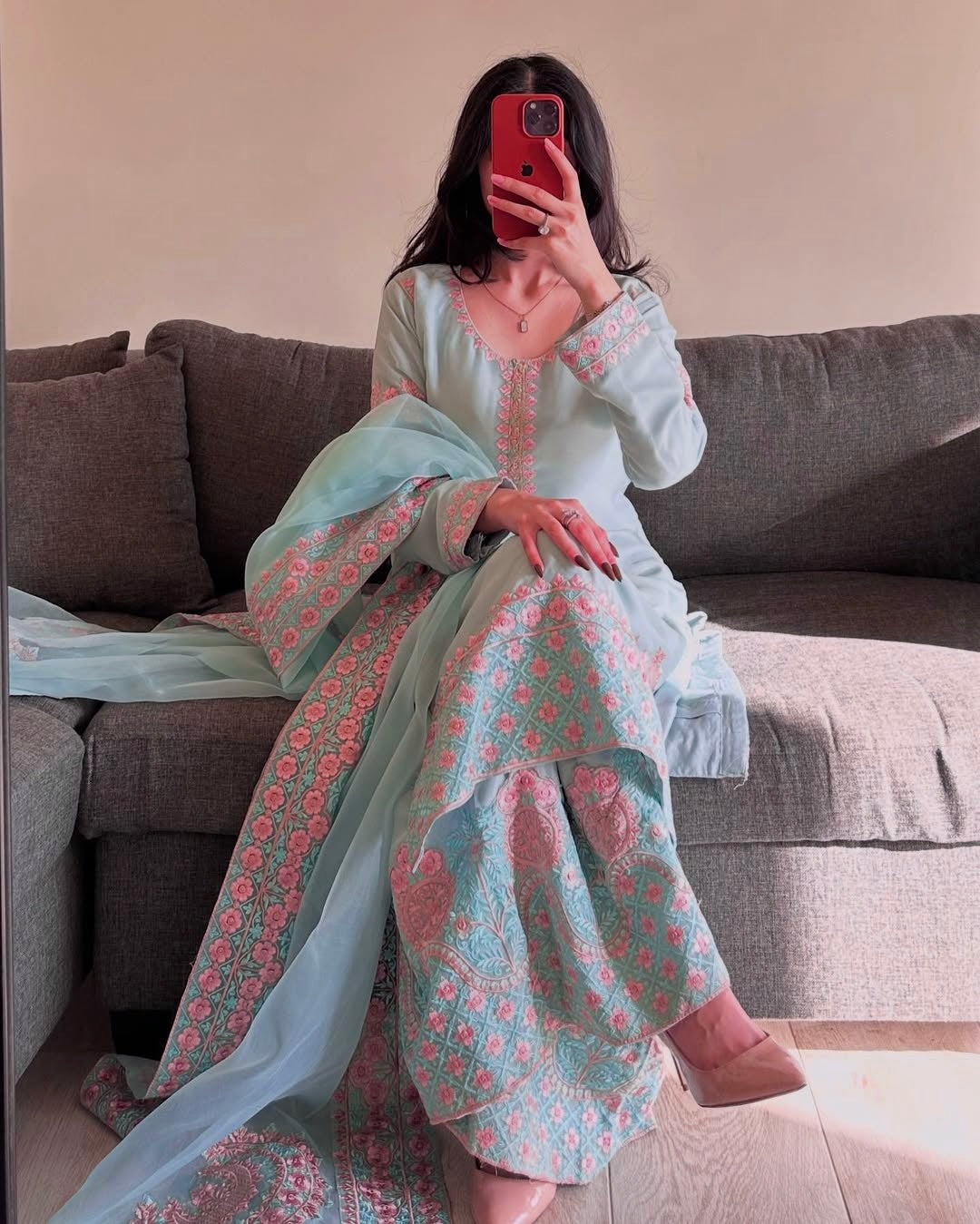 पार्टी वियर लुक डिज़ाइनर टॉप और बॉटम दुपट्टे के साथ