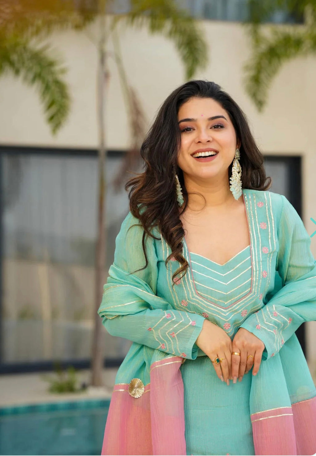 डिज़ाइनर पार्टी वियर लुक टॉप लहंगा और दुपट्टा