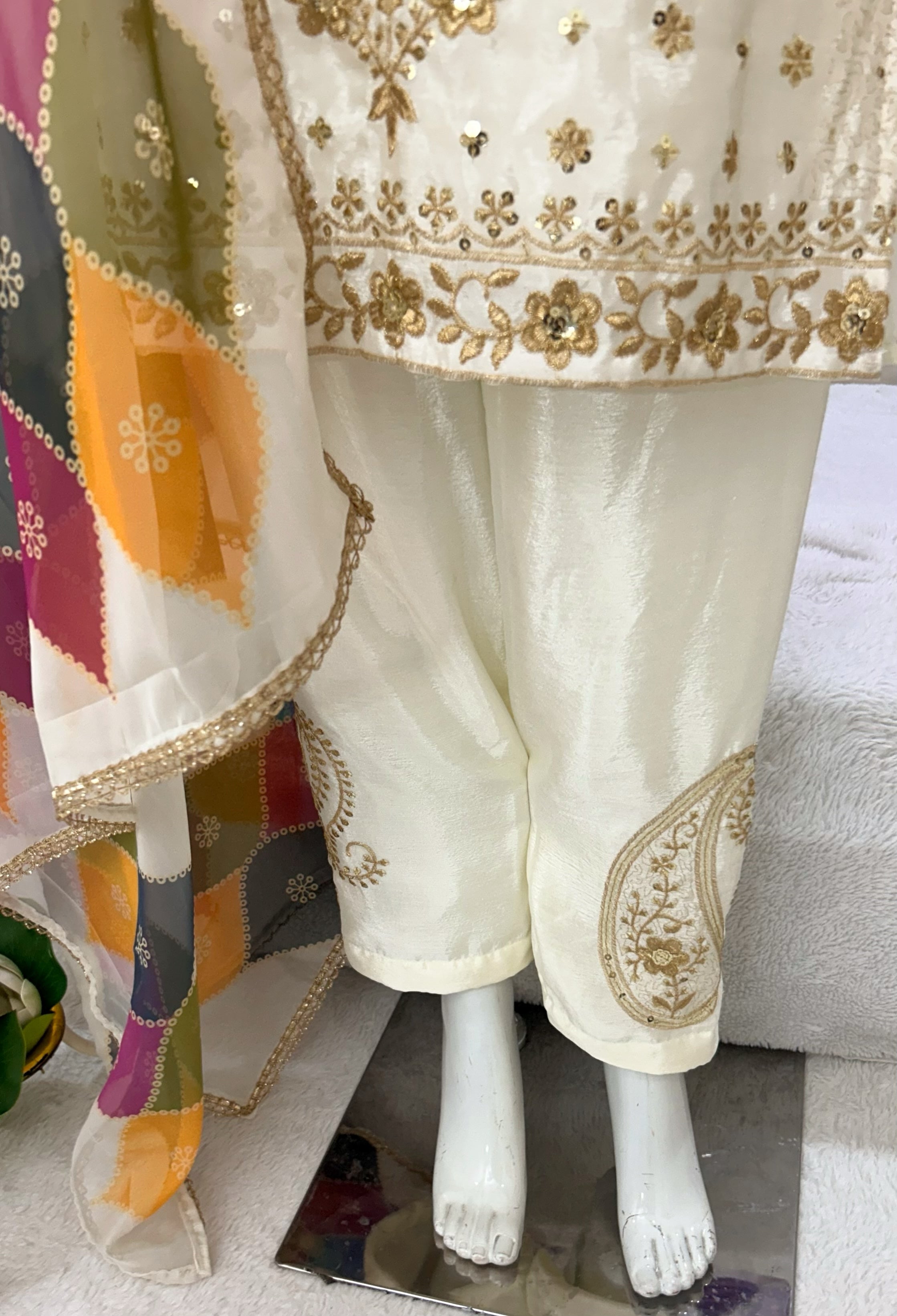 पार्टी वियर डिज़ाइनर टॉप-बॉटम और खूबसूरत दुपट्टा