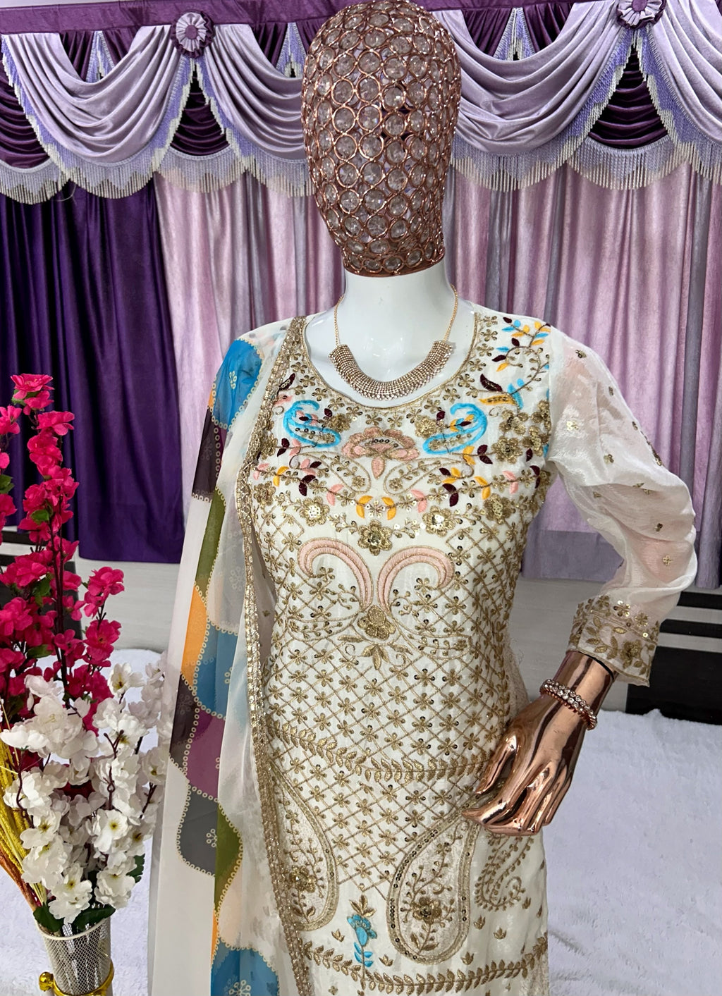 पार्टी वियर डिज़ाइनर टॉप-बॉटम और खूबसूरत दुपट्टा